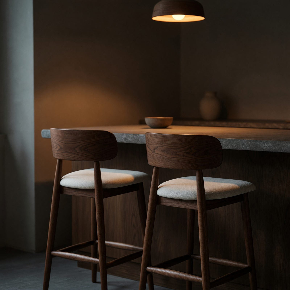 How Many Bar Stools Fit An Island? Calculate by Size & Stool Width